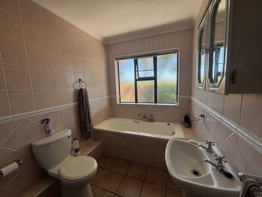 To Let 3 Bedroom Property for Rent in Summerstrand Eastern Cape